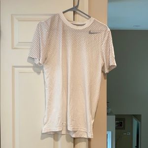 White nike t shirt